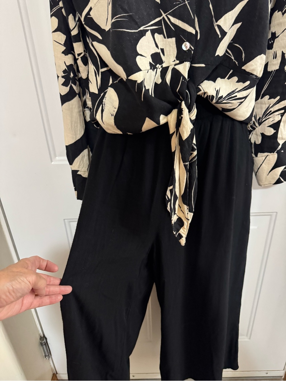 Black Wide-Leg Women's Pants